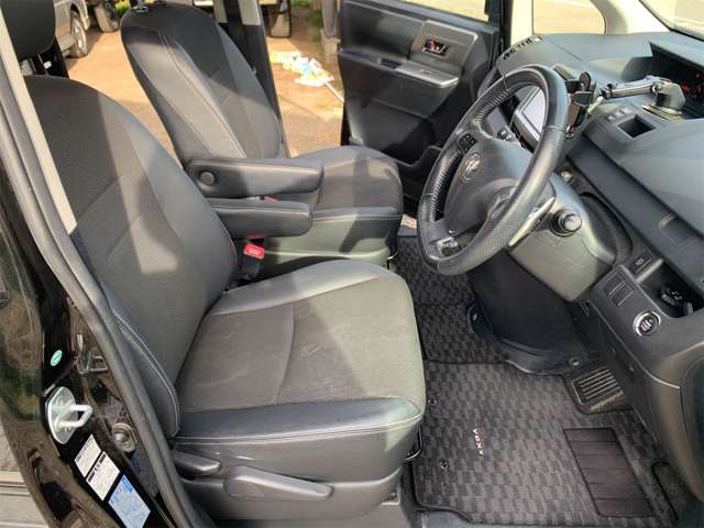 トヨタ ヴォクシー ２．０ ＺＳ 煌Ｚ ４ＷＤ H25年 () 99