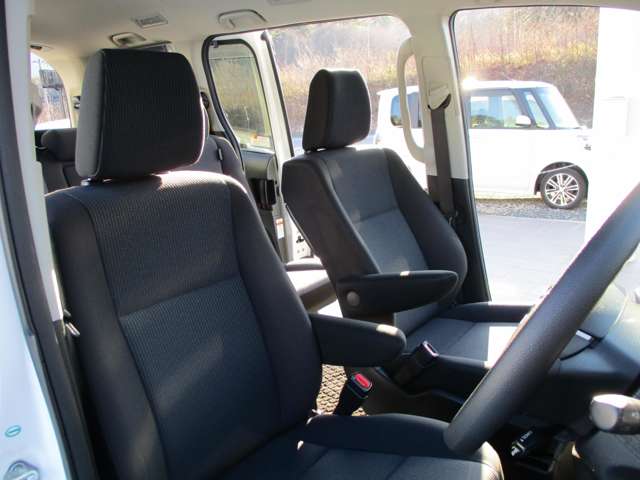 トヨタ ヴォクシー ２．０ Ｘ ４ＷＤ H30年 (東北) 99