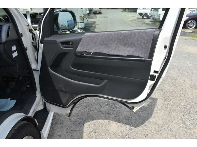 トヨタ ハイエースワゴン ２．７ グランドキャビン H21年 (近畿) 99
