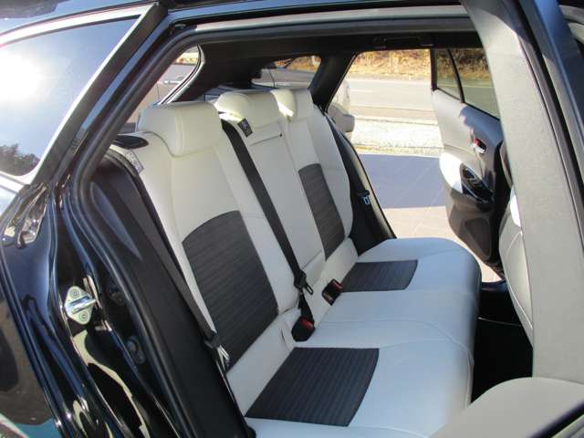 トヨタ カローラ　ツーリング　ハイブリッド １．８ ハイブリッド ＷＸＢ Ｅ－ＦＯＵＲ ４ＷＤ R5年 (東北) 99