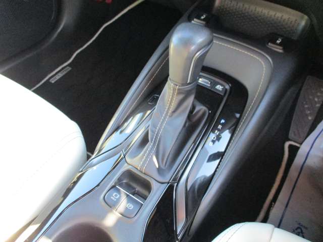 トヨタ カローラ　ツーリング　ハイブリッド １．８ ハイブリッド ＷＸＢ Ｅ－ＦＯＵＲ ４ＷＤ R5年 (東北) 99