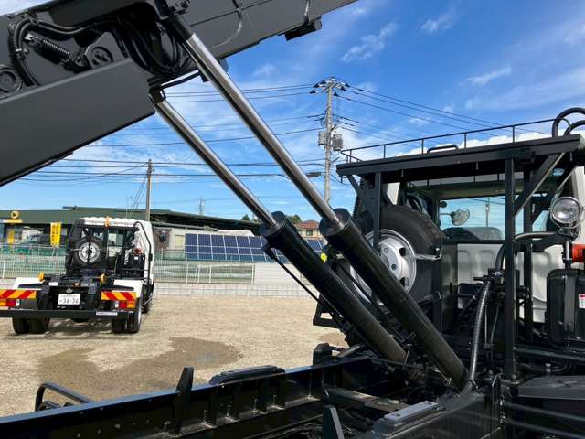 三菱フソウ ファイター 脱着装置付コンテナ専用車 R7年 (関東) 99