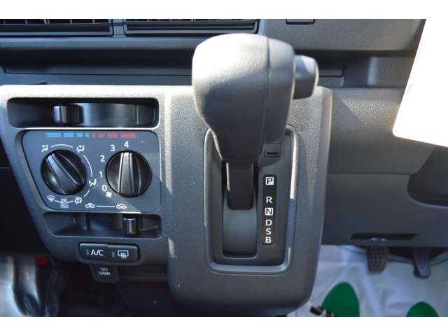 ダイハツ ハイゼットカーゴ ６６０ デラックス ４ＷＤ R8年 (中国) 99