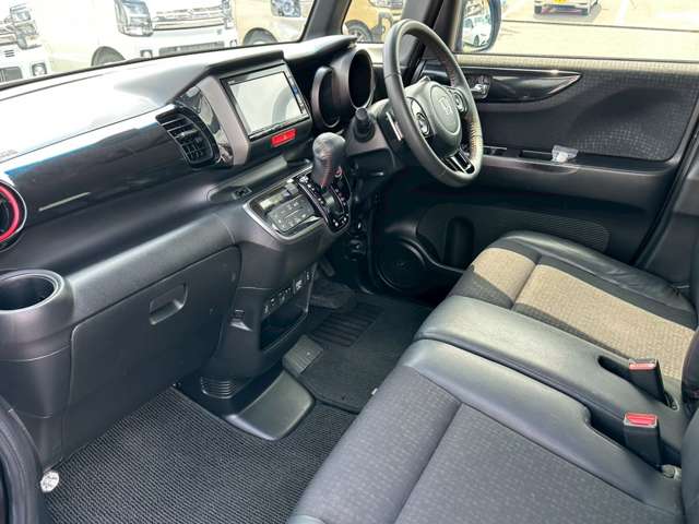 ホンダ Ｎ　ＢＯＸ ６６０ カスタムＧ ターボＳＳパッケージ H29年 (中国) 99