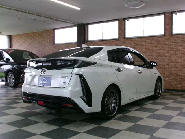 トヨタ プリウスＰＨＶ １．８ Ｓ ＧＲ スポーツ H29年 (東北) 99