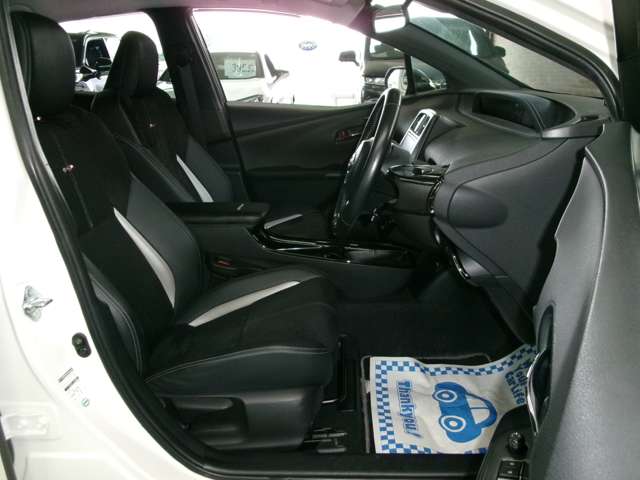 トヨタ プリウスＰＨＶ １．８ Ｓ ＧＲ スポーツ H29年 (東北) 99