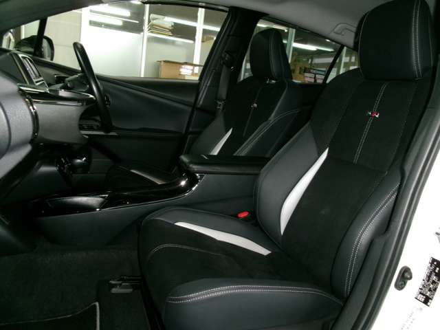 トヨタ プリウスＰＨＶ １．８ Ｓ ＧＲ スポーツ H29年 (東北) 99