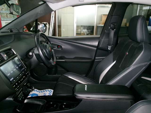 トヨタ プリウスＰＨＶ １．８ Ｓ ＧＲ スポーツ H29年 (東北) 99