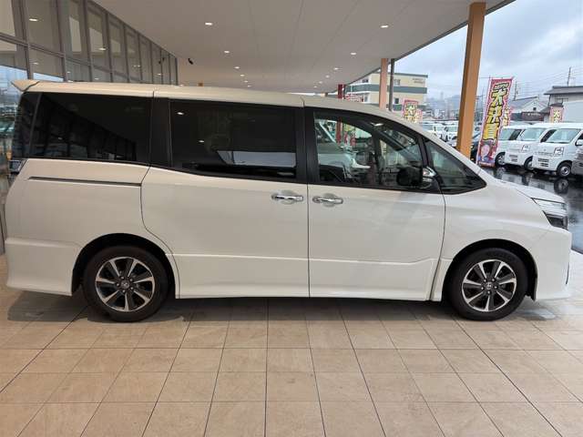 トヨタ ヴォクシー ２．０ ＺＳ 煌ＩＩＩ R4年 (九州・沖縄) 99