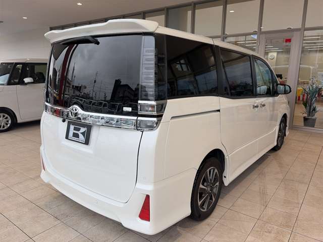 トヨタ ヴォクシー ２．０ ＺＳ 煌ＩＩＩ R4年 (九州・沖縄) 99