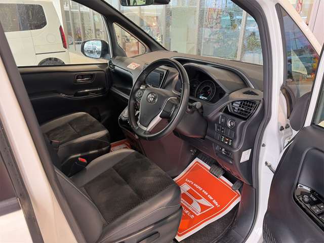 トヨタ ヴォクシー ２．０ ＺＳ 煌ＩＩＩ R4年 (九州・沖縄) 99