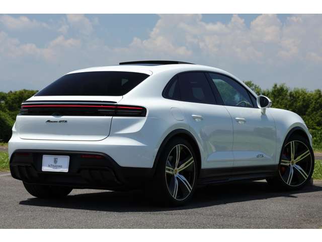 ポルシェ マカン エレクトリックＧＴＳ R8年 (東海) 99