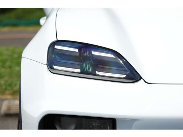 ポルシェ マカン エレクトリックＧＴＳ R8年 (東海) 99