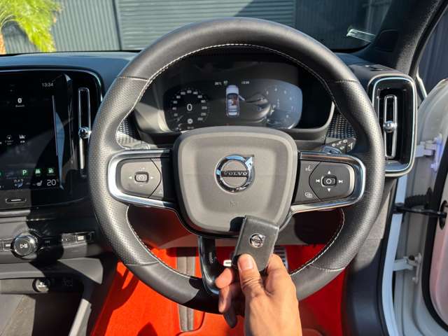ボルボ ＸＣ４０ Ｔ４ ＡＷＤ Ｒデザイン ４ＷＤ R2年 (関東) 99