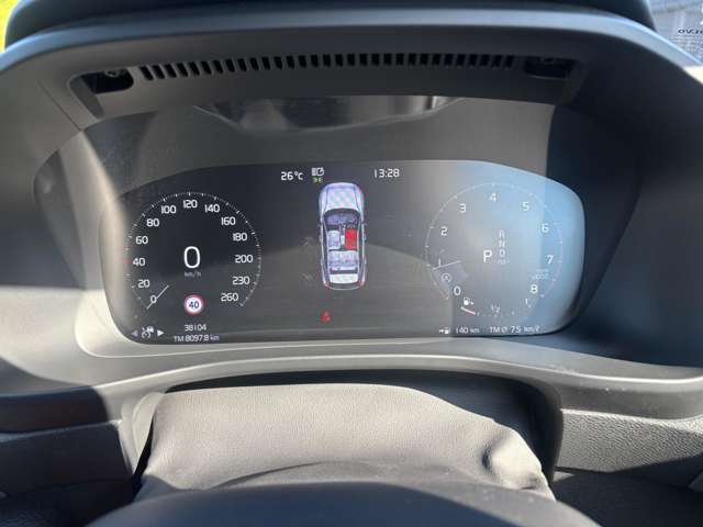 ボルボ ＸＣ４０ Ｔ４ ＡＷＤ Ｒデザイン ４ＷＤ R2年 (関東) 99