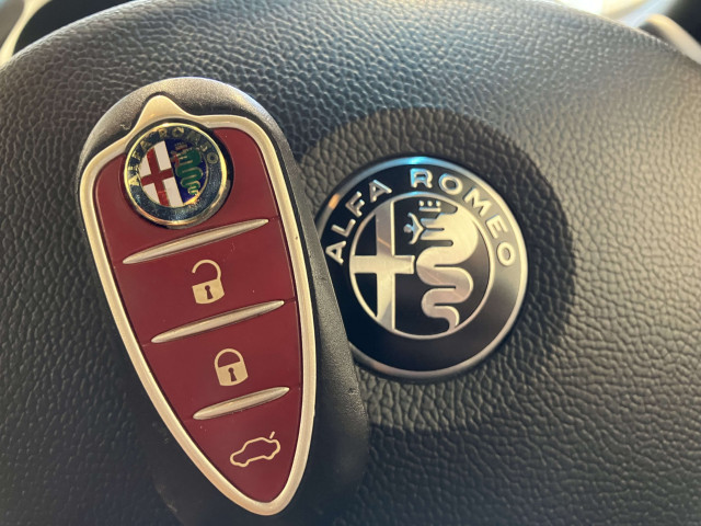 アルファロメオ ジュリエッタ ヴェローチェ　クオーレロッソ H29年 (近畿) 99