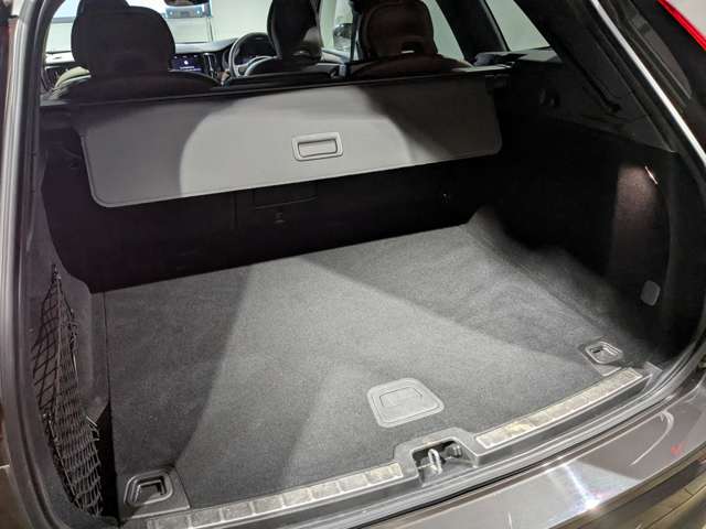ボルボ ＸＣ６０ Ｂ５ ＡＷＤ モメンタム ４ＷＤ R3年 (関東) 99