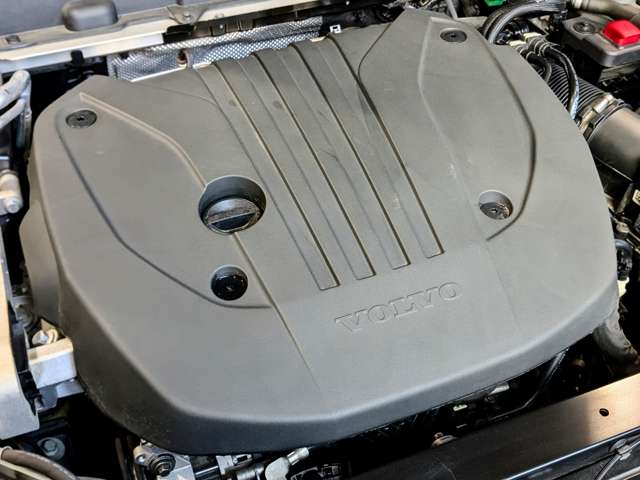 ボルボ ＸＣ６０ Ｂ５ ＡＷＤ モメンタム ４ＷＤ R3年 (関東) 99