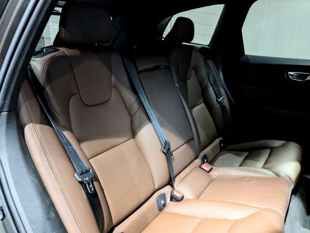 ボルボ ＸＣ６０ Ｂ５ ＡＷＤ モメンタム ４ＷＤ R3年 (関東) 99