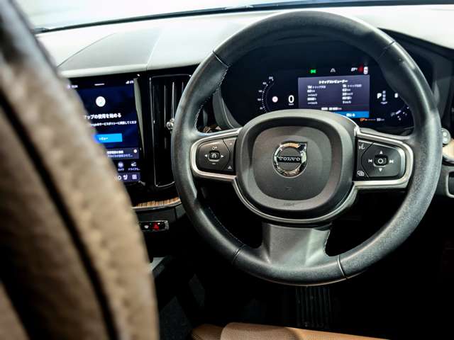 ボルボ ＸＣ６０ Ｂ５ ＡＷＤ モメンタム ４ＷＤ R3年 (関東) 99