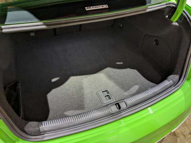 アウディ ＲＳ３　セダン ２．５ ４ＷＤ R3年 (関東) 99