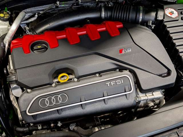 アウディ ＲＳ３　セダン ２．５ ４ＷＤ R3年 (関東) 99