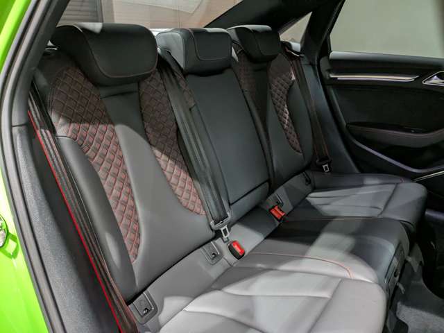 アウディ ＲＳ３　セダン ２．５ ４ＷＤ R3年 (関東) 99