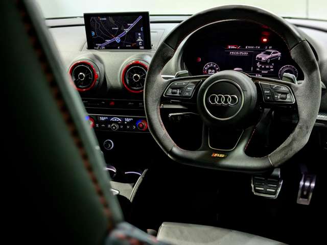 アウディ ＲＳ３　セダン ２．５ ４ＷＤ R3年 (関東) 99
