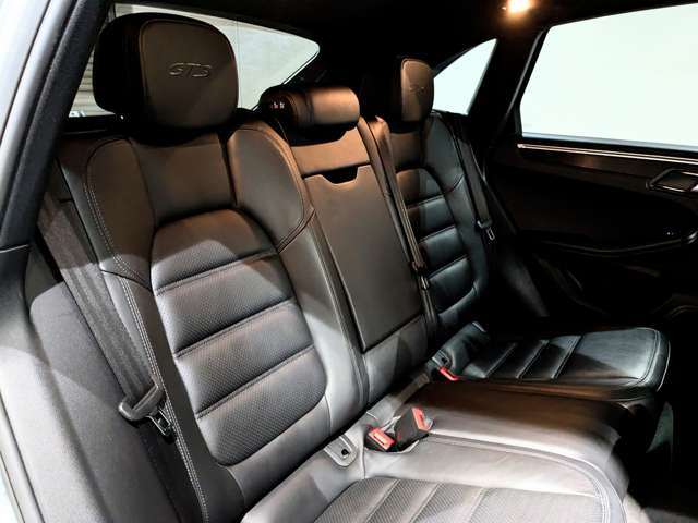 ポルシェ マカン ＧＴＳ ＰＤＫ ４ＷＤ H29年 (関東) 99