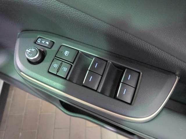トヨタ クラウン　クロスオーバー　ハイブリッド ２．５ Ｇ アドバンスト Ｅ－ＦＯＵＲ ４ＷＤ R5年 (近畿) 99