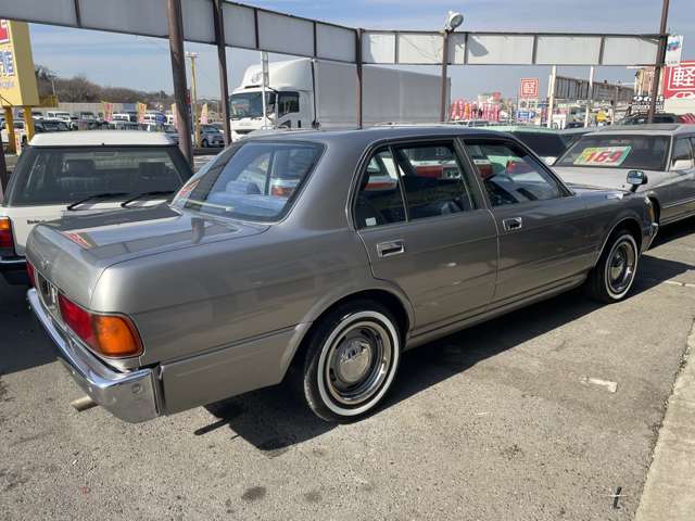 トヨタ クラウン ２．０ スーパーサルーンエクストラ H4年 (関東) 99