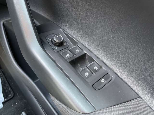 フォルクスワーゲン ポロ ＴＳＩ　Ｒライン R1年 (近畿) 99