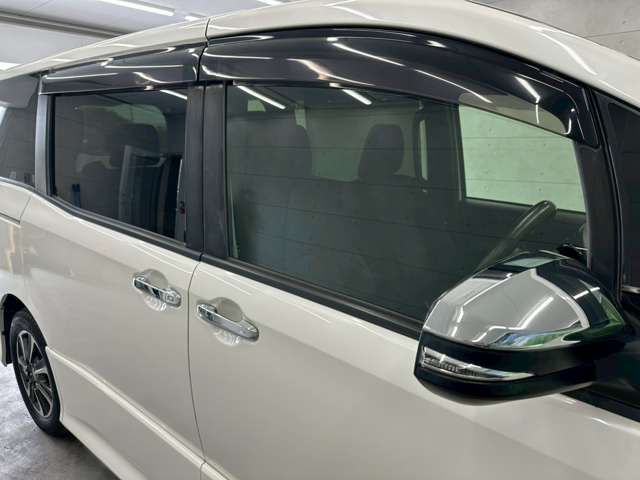 トヨタ ヴォクシー ２．０ ＺＳ 煌ＩＩ R1年 (近畿) 99