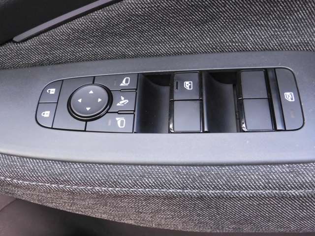 日産 ノートオーラ １．２ Ｇ ＦＯＵＲ レザーエディション ４ＷＤ R4年 (甲信越・北陸) 99