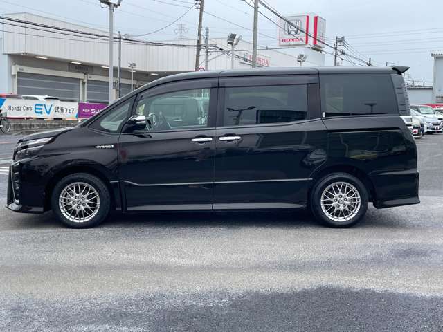 トヨタ ヴォクシー １．８ ハイブリッド ＺＳ 煌ＩＩ R1年 (関東) 99