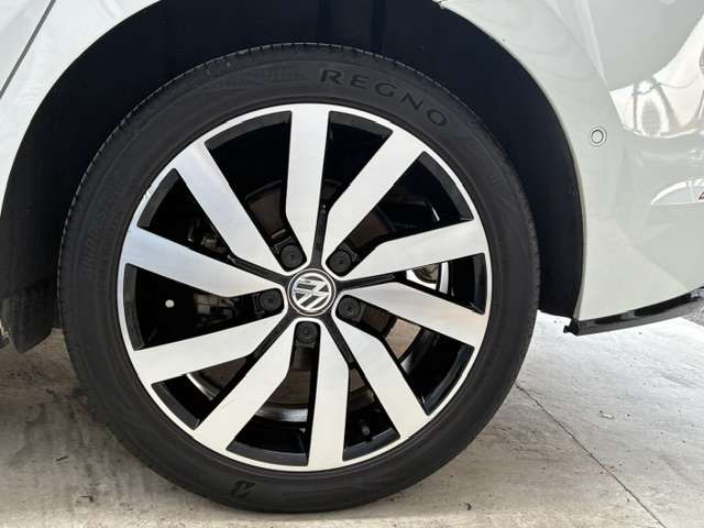 フォルクスワーゲン ゴルフトゥーラン ＴＳＩ　Ｒライン R1年 (関東) 99