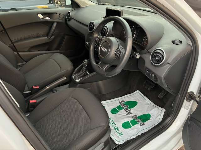 アウディ Ａ１　スポーツバック １．０　ＴＦＳＩ H27年 (関東) 99