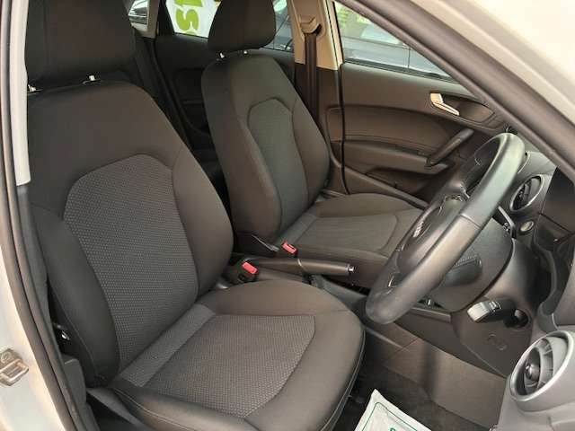 アウディ Ａ１　スポーツバック １．０　ＴＦＳＩ H27年 (関東) 99