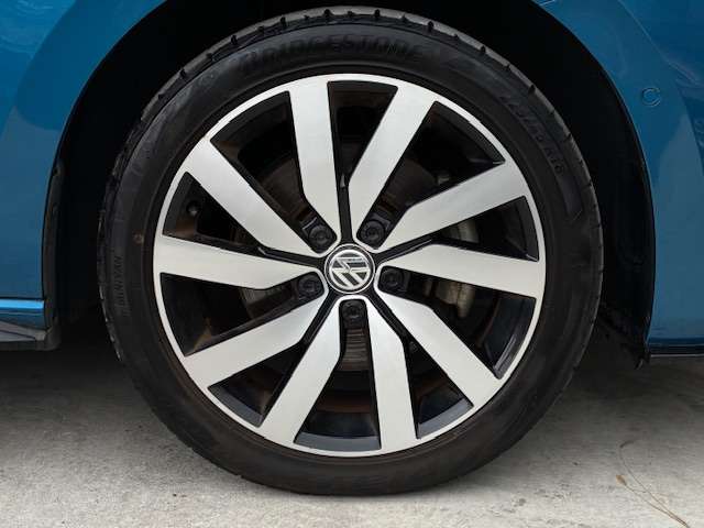 フォルクスワーゲン ゴルフトゥーラン ＴＳＩ　Ｒライン R1年 (関東) 99
