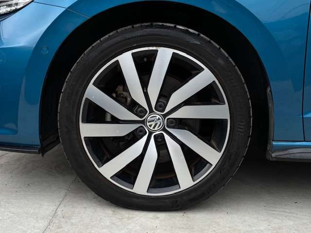 フォルクスワーゲン ゴルフトゥーラン ＴＳＩ　Ｒライン R1年 (関東) 99