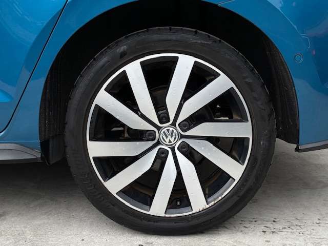 フォルクスワーゲン ゴルフトゥーラン ＴＳＩ　Ｒライン R1年 (関東) 99