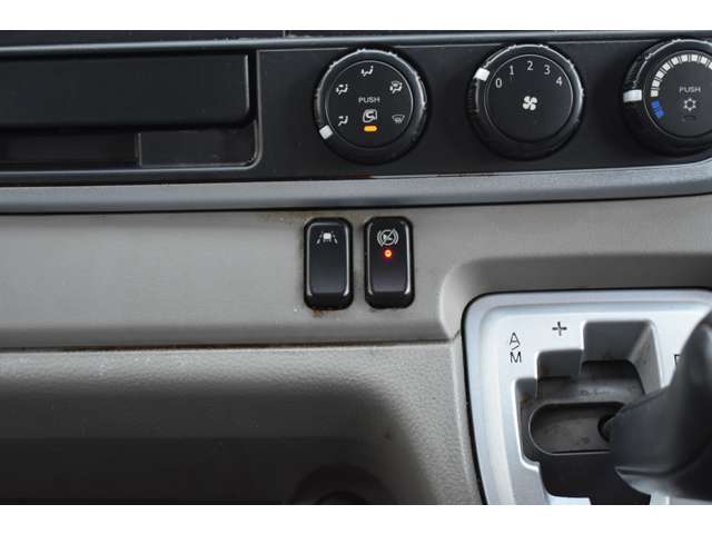 三菱フソウ キャンター ３．０ ダブルキャブ 全低床 ディーゼルターボ R1年 (近畿) 99