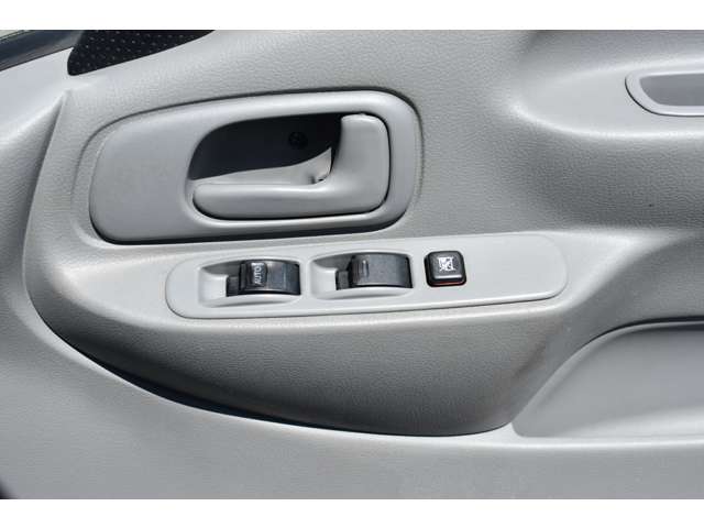 日野自動車 デュトロ ４．０ＤＴダブルキャブ全低床 R1年 (近畿) 99