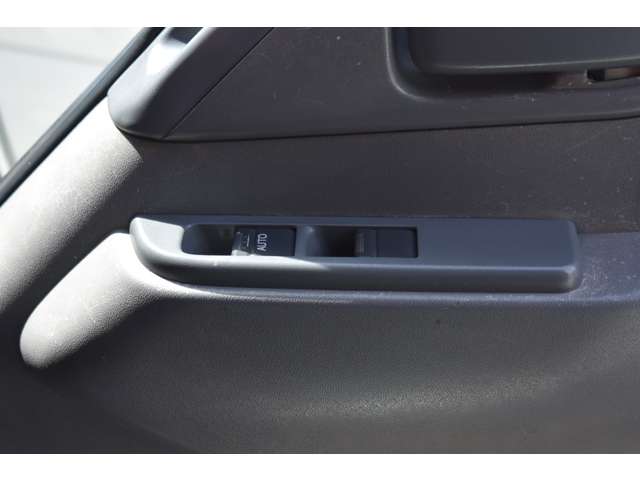 いすゞ エルフ ３．０ フルフラットロー ディーゼルターボ H28年 (近畿) 99