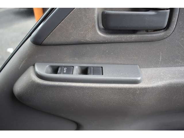 いすゞ エルフ ３．０ＤＴ ダブルキャブ フルフラットロー H25年 (近畿) 99