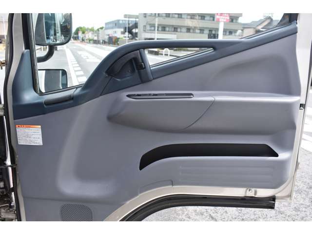 三菱フソウ キャンター ３．０ＤＴ ロング 全低床 ４ＷＤ H27年 (近畿) 99