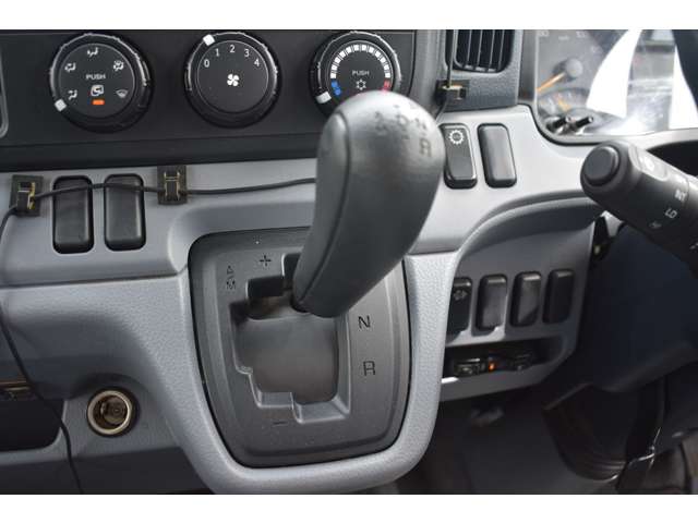 三菱フソウ キャンター ３．０ＤＴ ロング 全低床 ４ＷＤ H27年 (近畿) 99