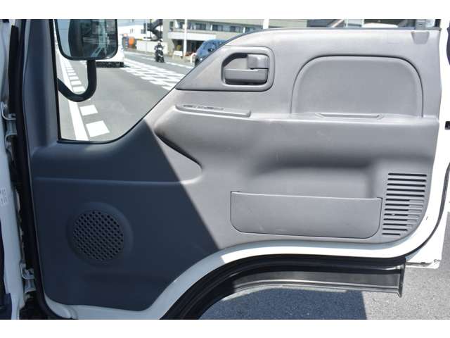 いすゞ エルフ ３．０ フルフラットロー ディーゼルターボ H29年 (近畿) 99