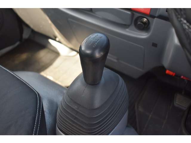 いすゞ エルフ ３．０ フルフラットロー ディーゼルターボ H29年 (近畿) 99