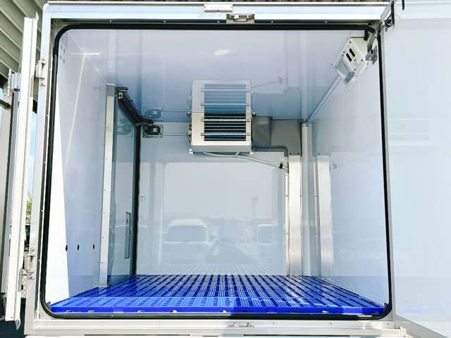 ダイハツ ハイゼットトラック カラーアルミ中温冷凍車 －７℃設定 R8年 (関東) 99